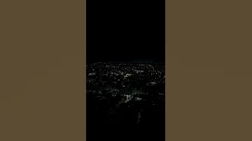 چه کسی می فهمد در دلم رازی هست می سپارم آن را به خیال شب و تنهایی خود 