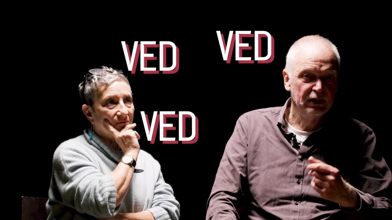 DET FORTROLIGE RUM – Interview