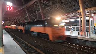 6096次 鳴日號(專) 本務E237*E417 (19:38 屏東通過) 花蓮→新左營 (民國112年7月16日行駛