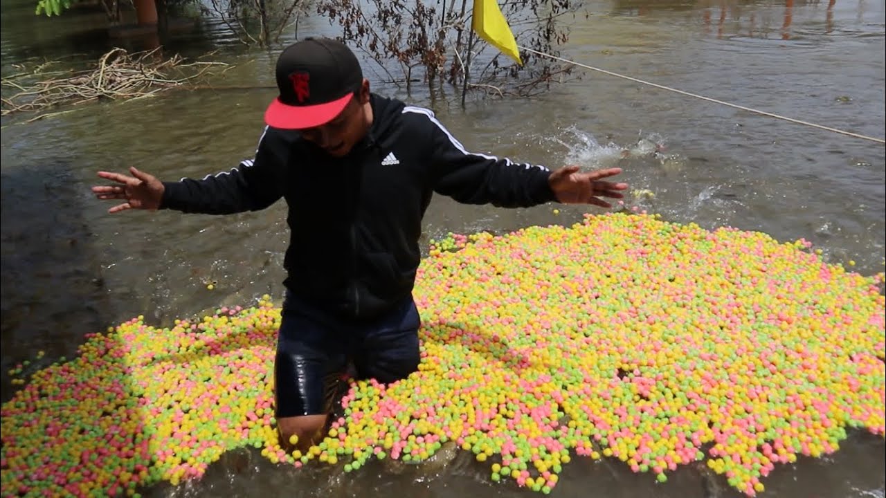 ให้อาหารปลาแบบใกล้ที่สุดในชีวิต!! | วัดหวายเหนียว กาญจนบุรี | CLASSIC NU