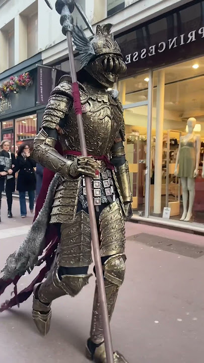 Knight walking in public places @yannisammarr #cosplay #fromsoftware #halloween #eldenring#darksous