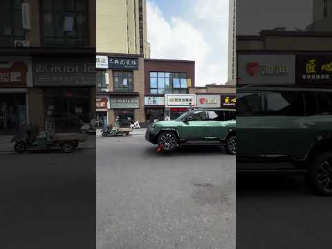 BYD’s Bao 8 drives on three wheels with wheel clamp attached in China