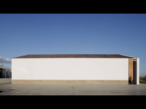 'Lagares' Winery: Rammed earth construction