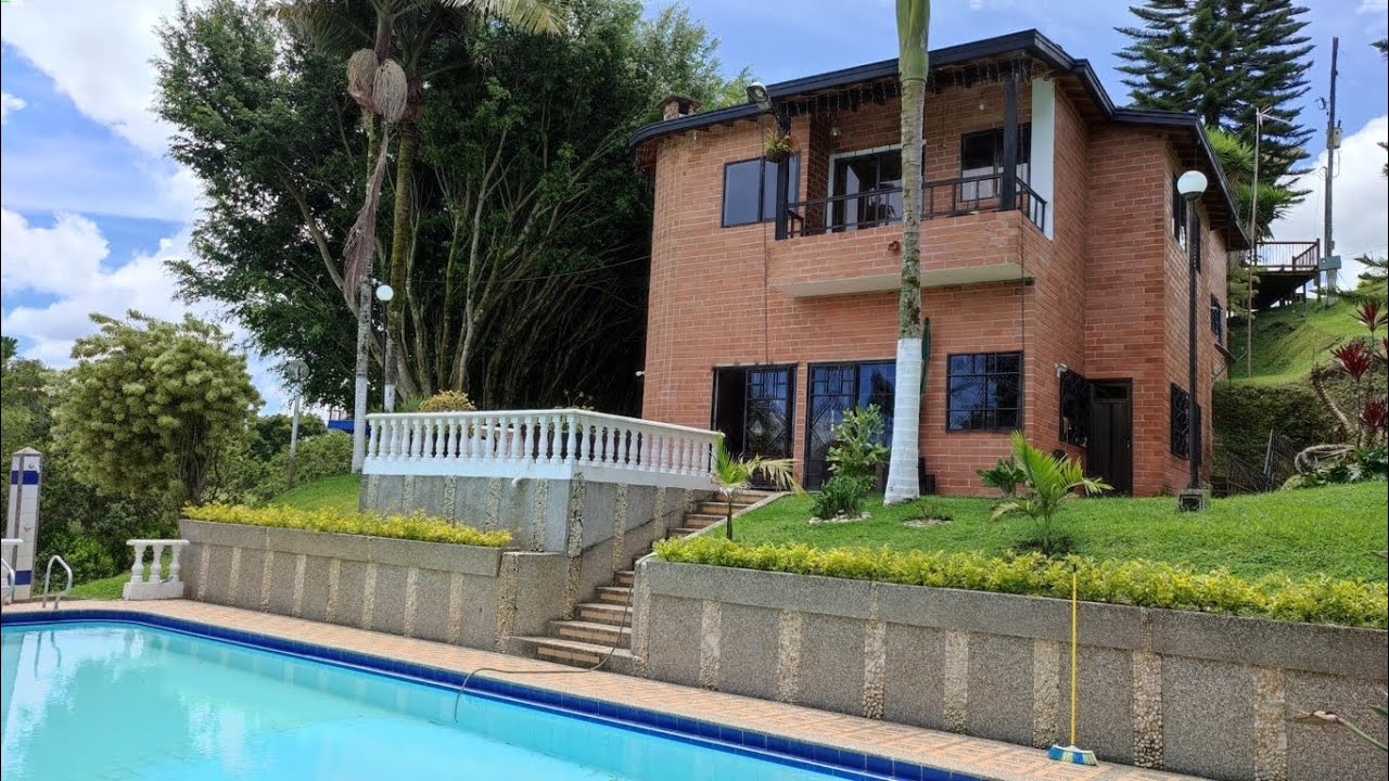 casa campestre en venta vía Marinilla al peñol Antioquia ($1.500.000.000 COP)