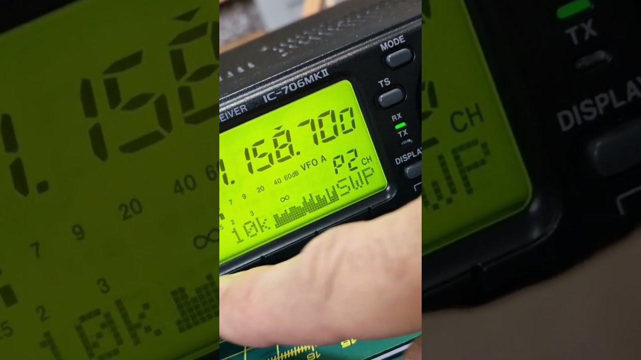 ICOM IC-706 BANDSCOPE - YouTube