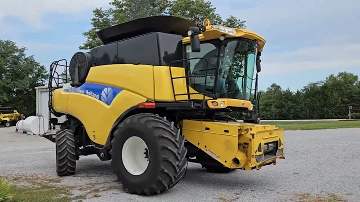 2009 New Holland CR9060 Combine - Selling on BigIron Auctions - Sept. 11, 2024