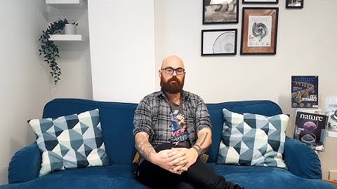 What is the role of an editor at Nature Communications?