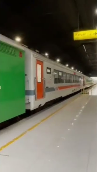 Dengar suara kereta api berangkat saja sudah senang di stasiun