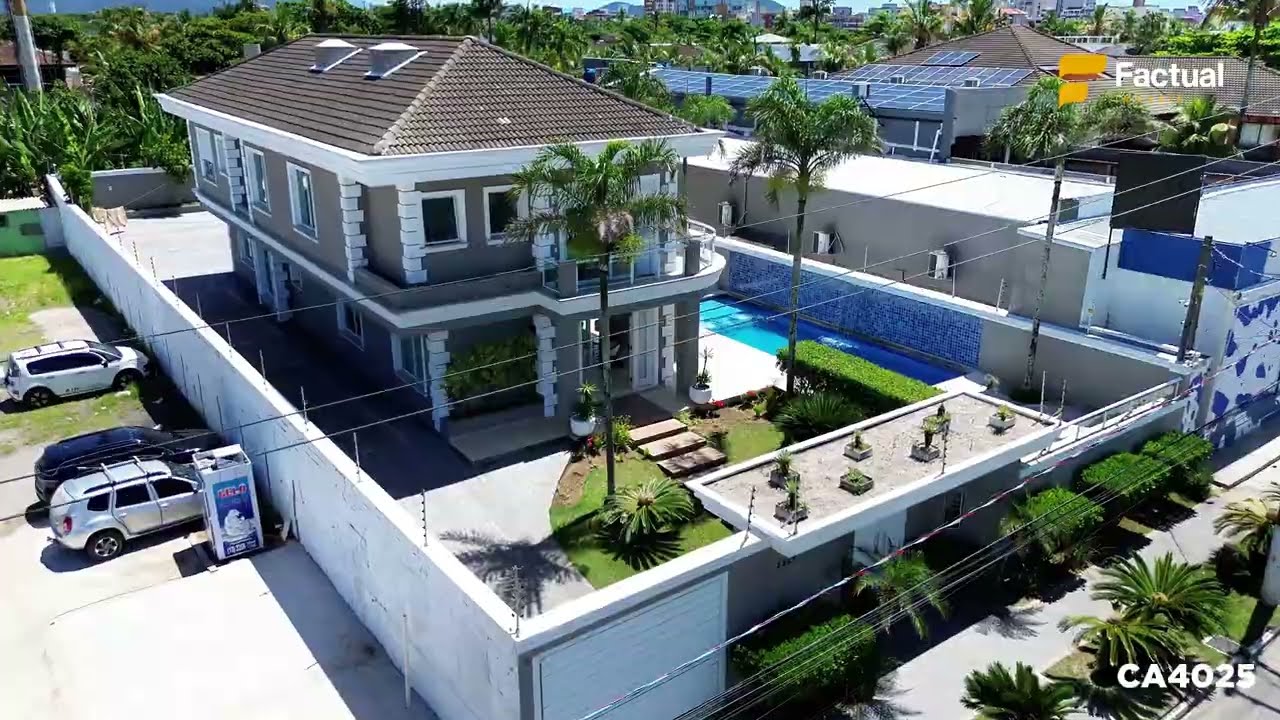 Casa frente ao mar na praia da Enseada - Factual Imóveis