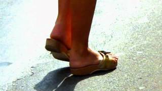 Female Feet In Pescura