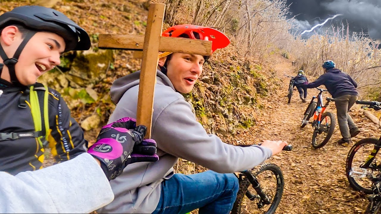 ESCO LE NUOVE FELPE AI MONDIALI DI DOWNHILL - YouTube