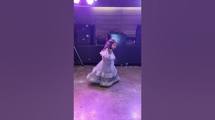 Little Girl adorable dance routine steals the show - So Cute