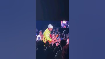 Arijit Singh Got Angry 😰 When Someone Pulled His Hands 🥺