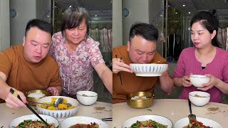 Funny Husband:Mom finally came here, and you actually stole her food