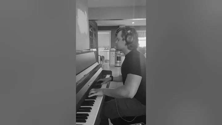 COVER of A thousand miles by Vanessa Carlton.