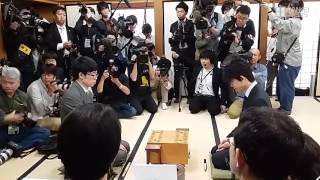 藤井聡太四段が竹内雄悟四段と対戦