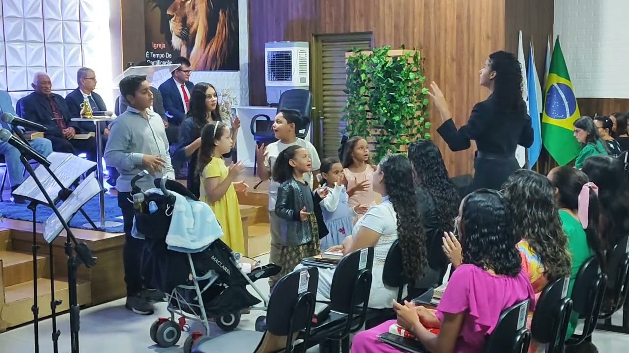 Cordeirinhos de Jesus Louvando ao Senhor 