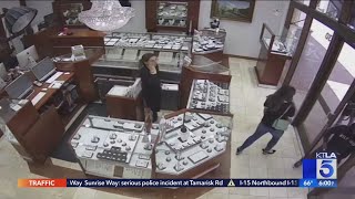 Store employees fend off smashandgrab robbery
