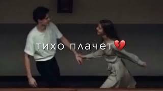 ветер завывает🍃 тихим воем облака 👀сердце тихо плачет 🥰💔и болит ,но как нам не хватало 💔