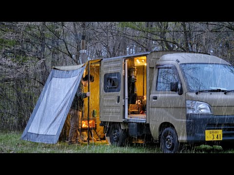 【車中泊キャンプ】晴天から一転大雨！嵐のカーキャンピング　薪ストーブ料理 Relaxing nature sounds ASMR アソビトキャンプフィールド