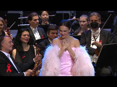 Видео: Aida Garifullina - Casta Diva (Norma) AIDS Gala, Berlin 2021