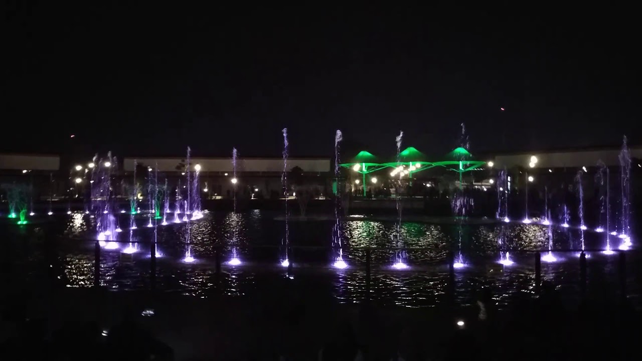 Pertunjukan air mancur di Antapani Bandung 