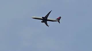 Delta Airlines Boeing 737-900ER (N926DZ) Takeoff From Portland