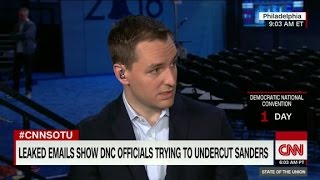 Clinton campaign manager: Russia is helping Trump