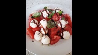 سلطة كابريزي من المطبخ الايطالي Caprese Insalata