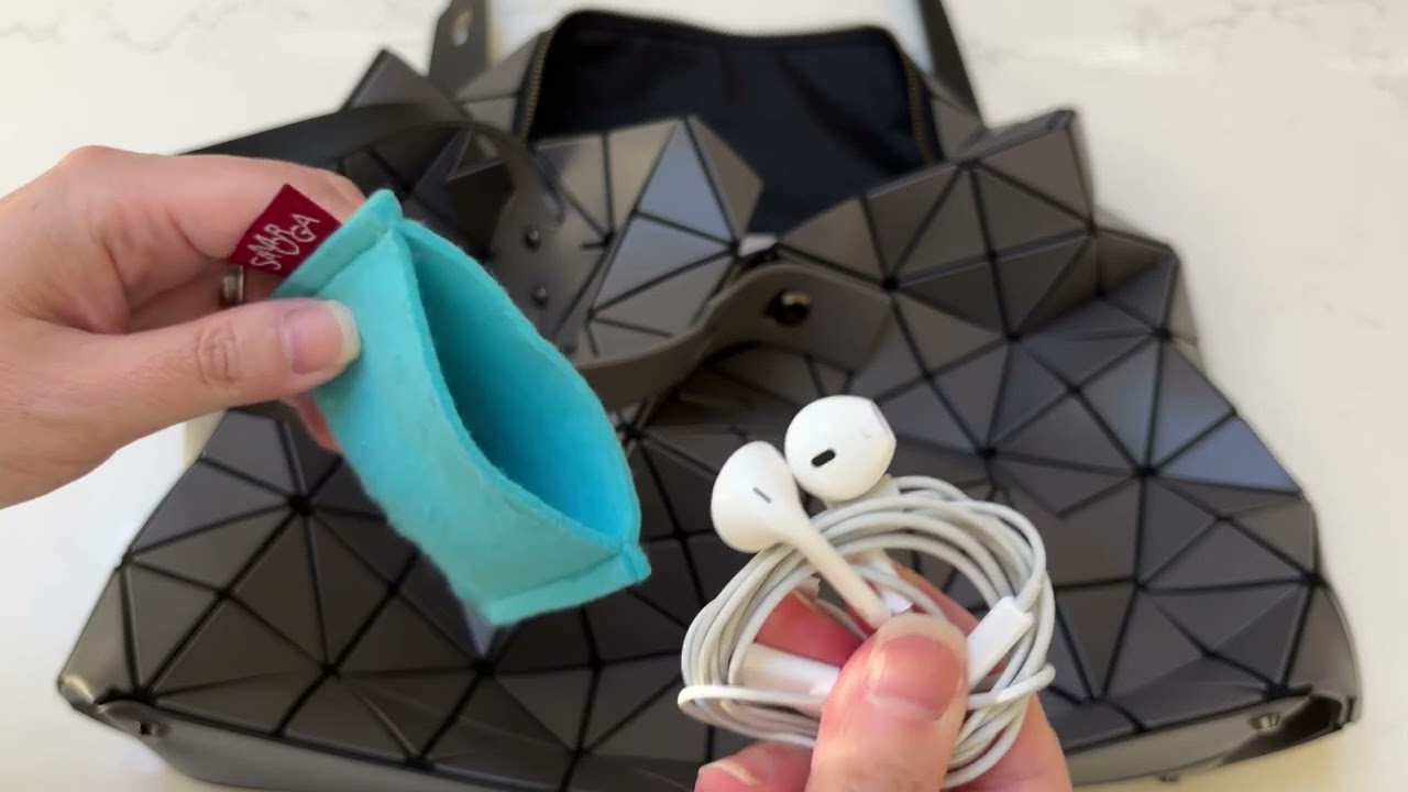 What fits in my Issey Miyake Baobao Rock Matte tote bag? - YouTube