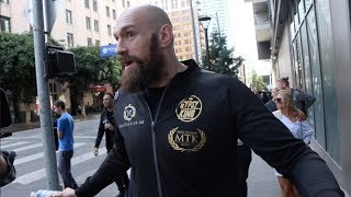 'DO YOU KNOW WHO DEONTAY WILDER IS?' - TYSON FURY TAKES TO STREETS OF L.A AND ASKS RANDOM PEOPLE!