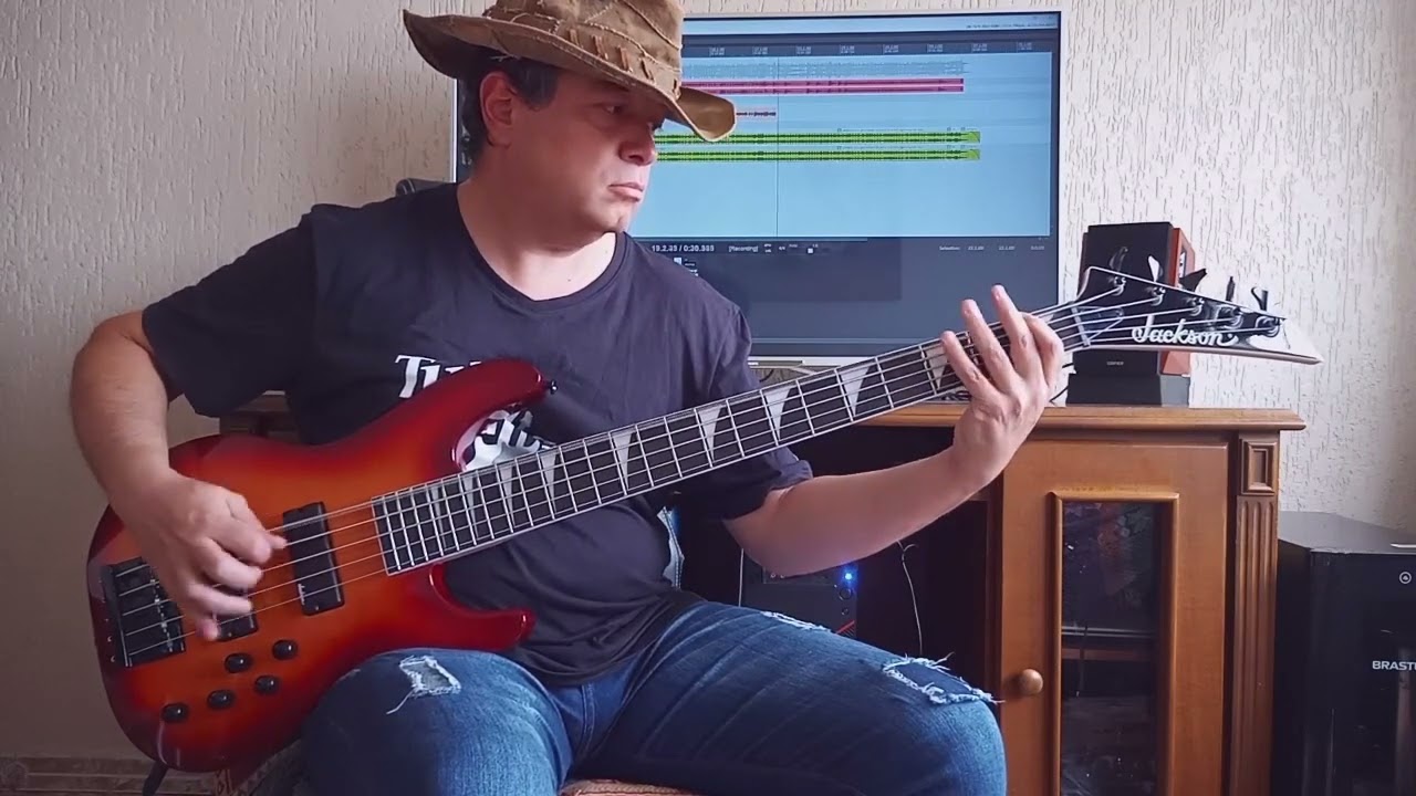 Tuto Hallgrim playing his new Jackson Bass V JS3VQ