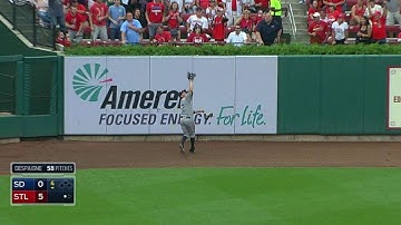 SD@STL: Smith runs down a deep fly ball on the track