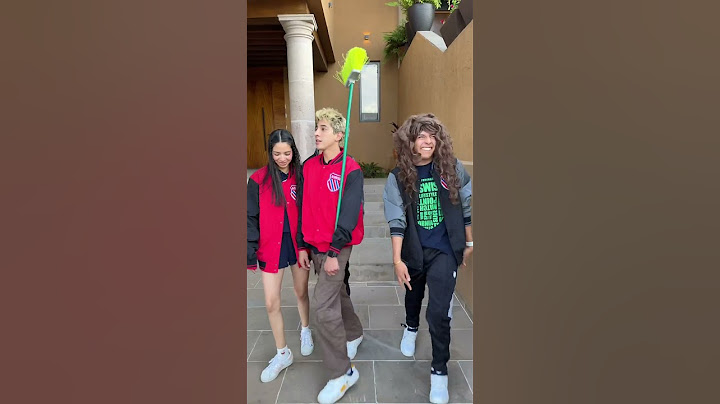 NIÑOS EN LA ESCOLTA DE LA ESCUELA 🏫 🤣 @seleneguzmanh @EmilioTellitud @Zaritaa_R