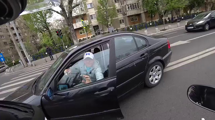 ȘOFER CU TUPEU, IERTAT DE POLIȚIȘTI  DUPĂ CE ERA SĂ LOVEASCĂ UN MOTOCICLIST!