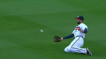 LAD@ATL: Markakis robs Turner with a diving catch