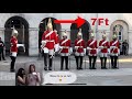 This giant kings guard surprises tourists at the horse guard parade with his height  7ft tall