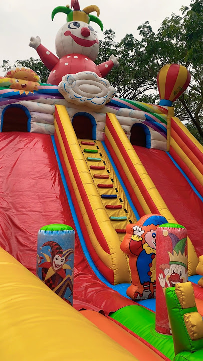 Istana balon badut joker