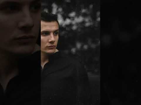 Есть уже любимые строчки из нового трека? Делитесь в комментах! #юрийниколаенко #nю