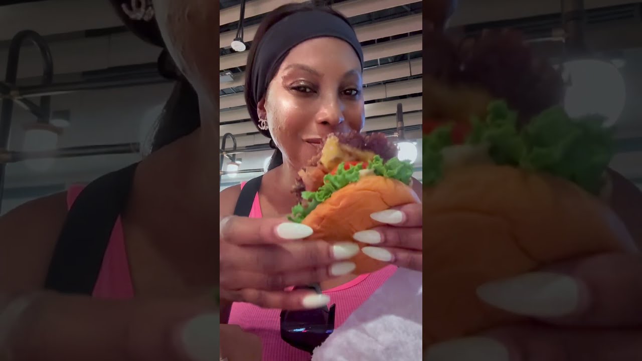 Who Else Loves A Juicy Hamburger With Zero Regrets BurgerLover TreatYourself FoodieVibes