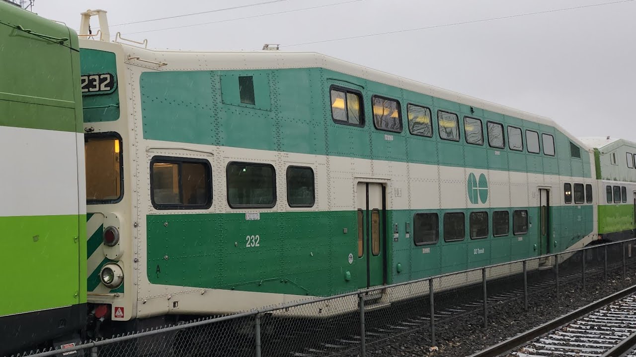 (Mid Old Cab Car 232) GO 1722 - 651 With 359 Pulling Into & Departing ...