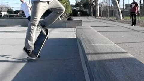 FRONTSIDE NOSESLIDE SLOW MOTION