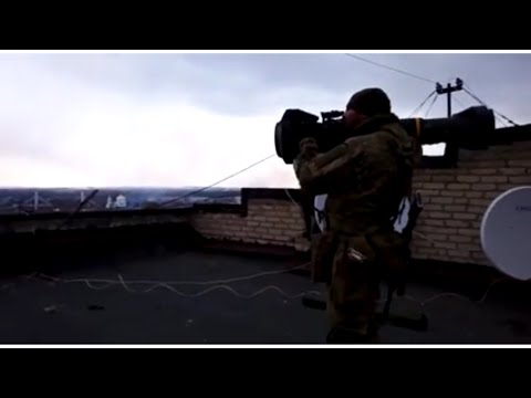 🔴 Ukraine War - Rooftop Ukrainians Target Russian Forces With ATGM & NLAW Anti-Tank Weapons