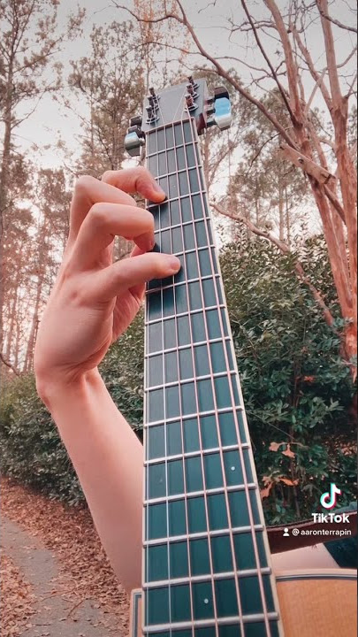 Download lagu let down