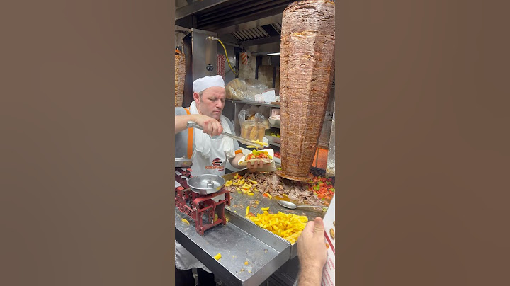 Turkish Man selling FRESH & Hot Doner Kababs #döner #donerkebab #istanbul