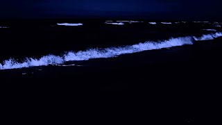 Sleep deeply on the beach with the waves tonight - Relaxing ocean sounds.