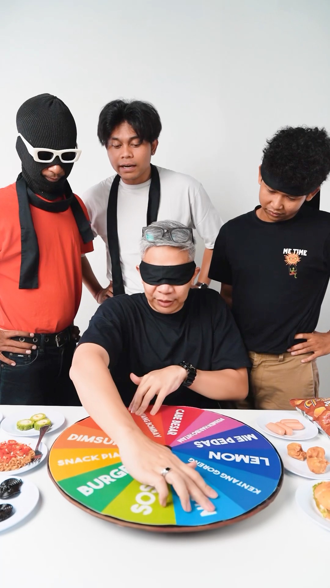 PUTAR RULETNYA TANPA MELIHAT!!