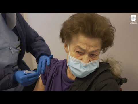 Video: Är en person smittsam efter att ha vaccinerats mot coronaviruset