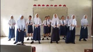 PRAKTEK BERNYANYI UNISONO LAGU ANAK KAMBING SAYA || KELAS VIII.1 SMP NEGERI 2 PADANG TUALANG 2022