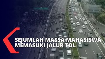 Ada Aksi Lempar Usai Perwakilan Mahasiswa Diterima DPR, Massa Dibubarkan dengan Water Cannon